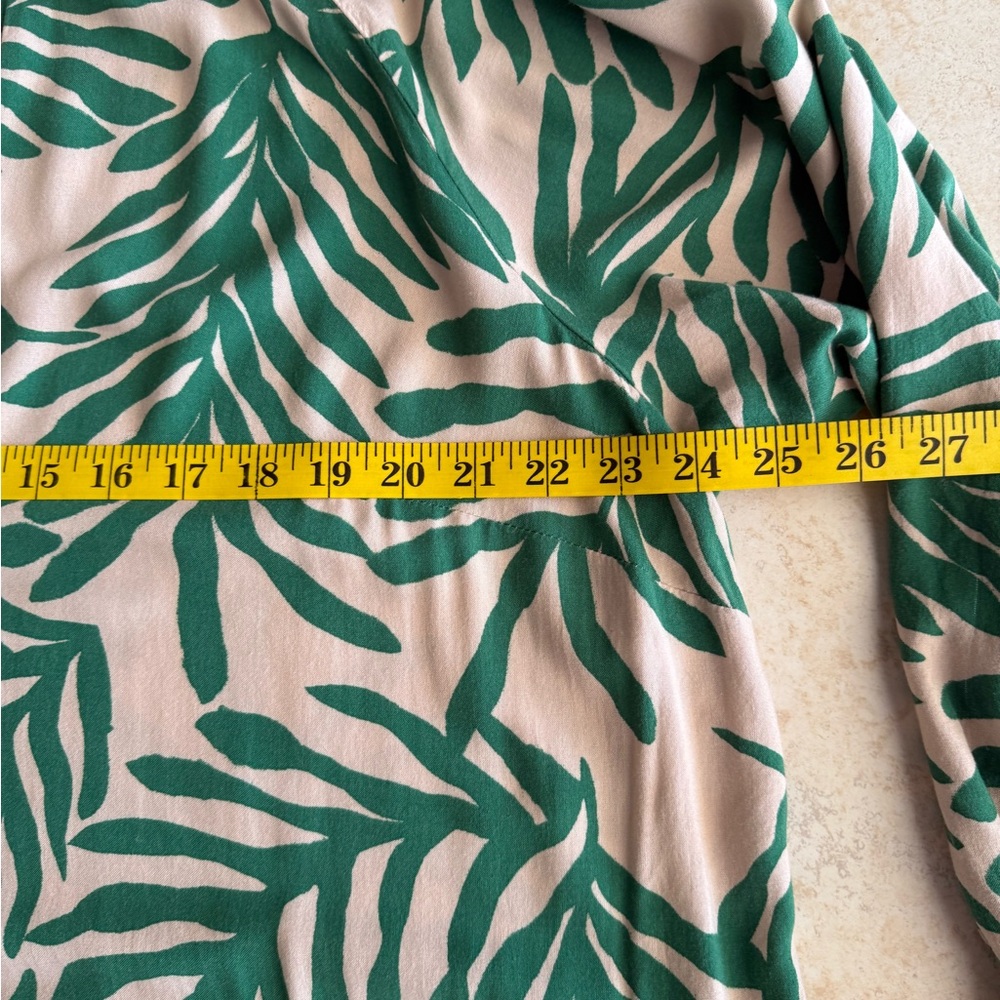 H&M Green Leaf Pattern Long Sleeve Dress - Picture 3 of 4